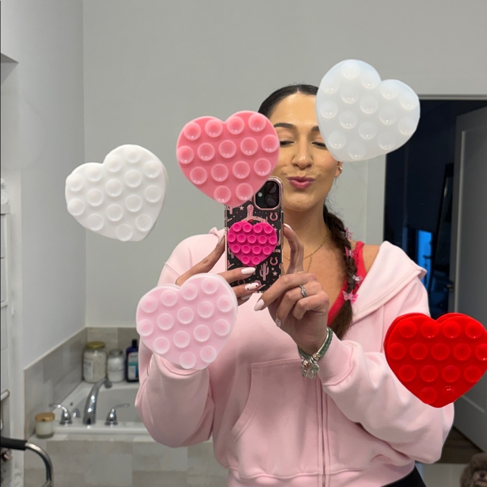 Heart-Shaped Double Sided Suction Cups - Picture 4 of 4